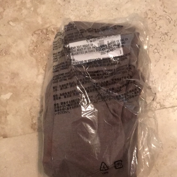 💕HP x4💕NWT! Old Navy Maternity full panel cropped leggings - colored Mocha - Picture 2 of 2